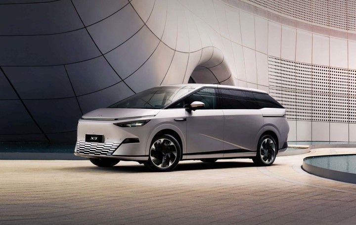 小鹏 X9