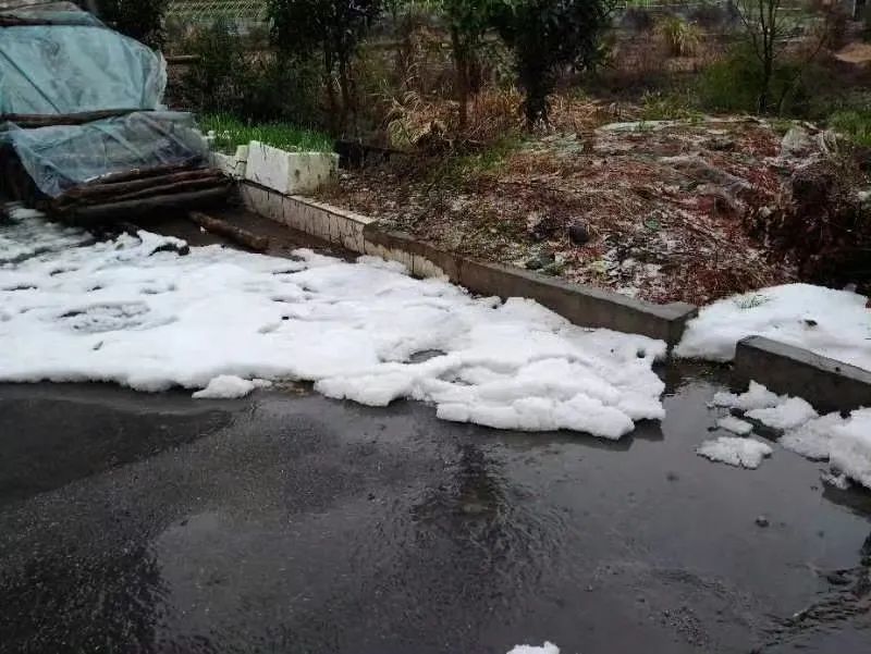 今天早晨，上栗镇卯田村出现冰雹。来源：@江西气象 微博