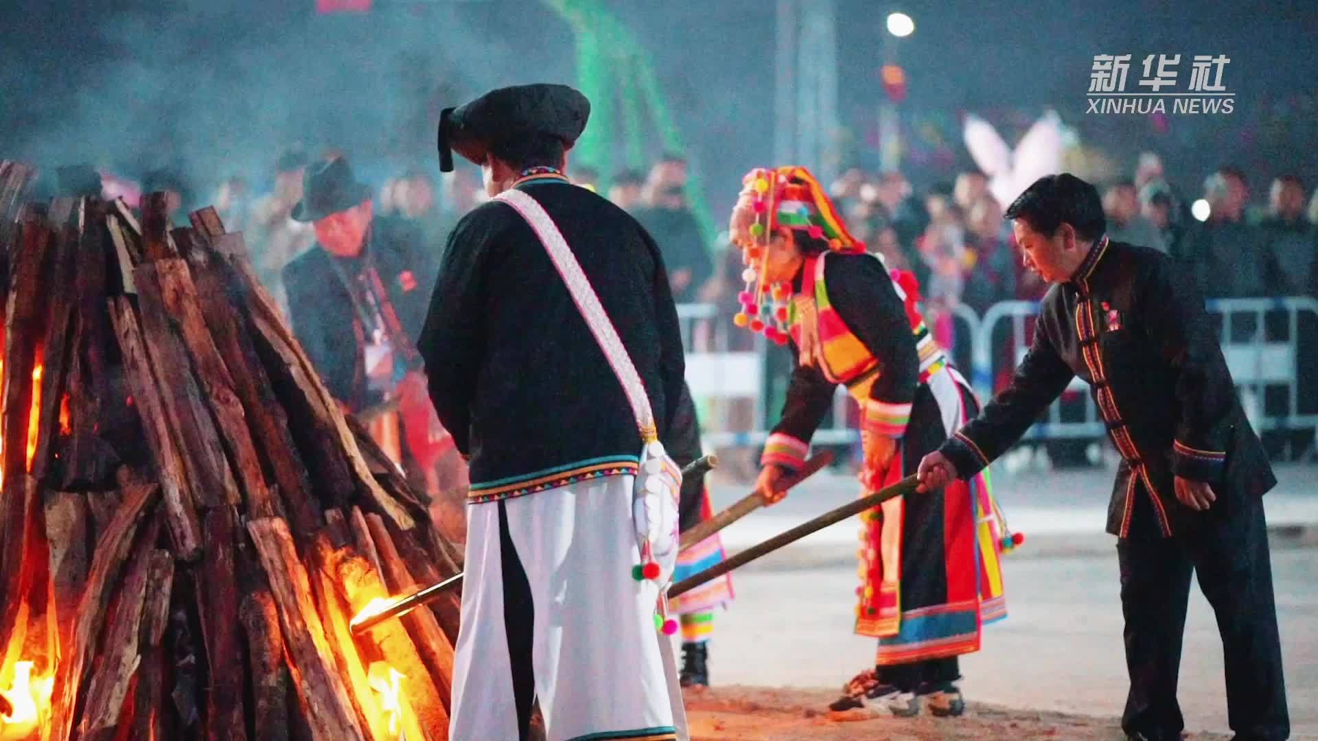 云南盈江:傈僳族群众"下火海"绝技令人叫绝_凤凰网视频_凤凰网