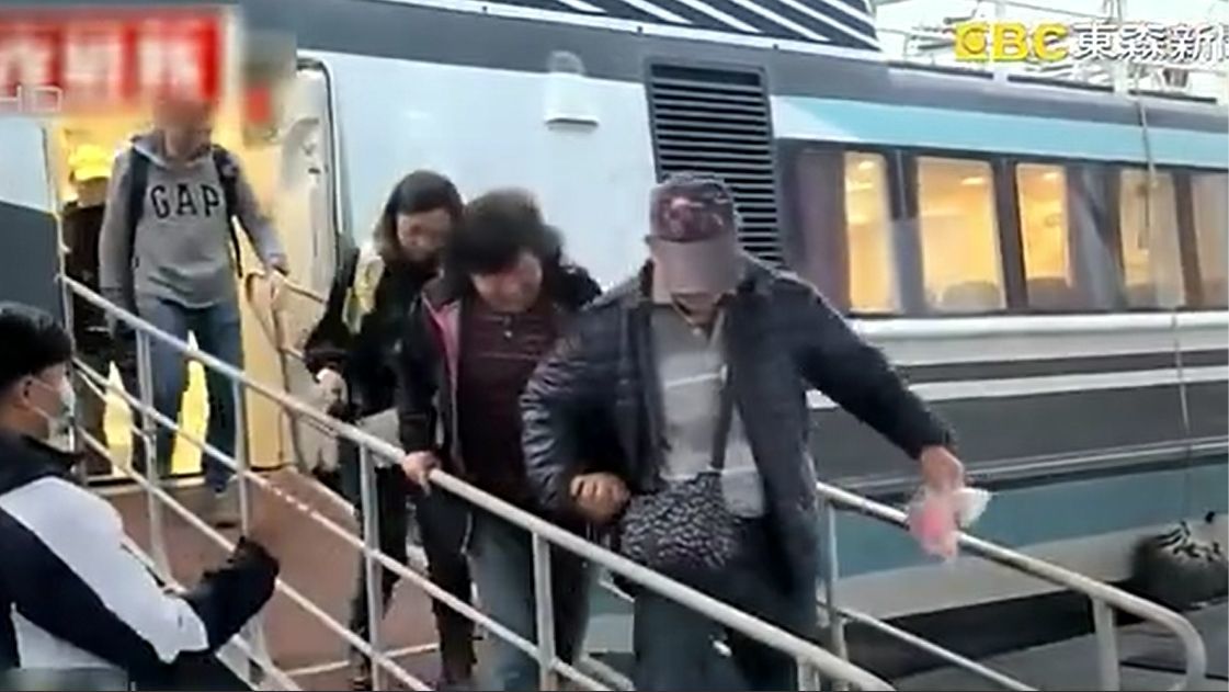 现场画面：福建海警登船检查金门游艇半小时