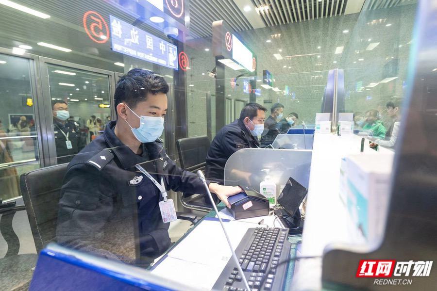 春节假期结束后，张家界空港国际口岸将继续保持繁忙状态。
