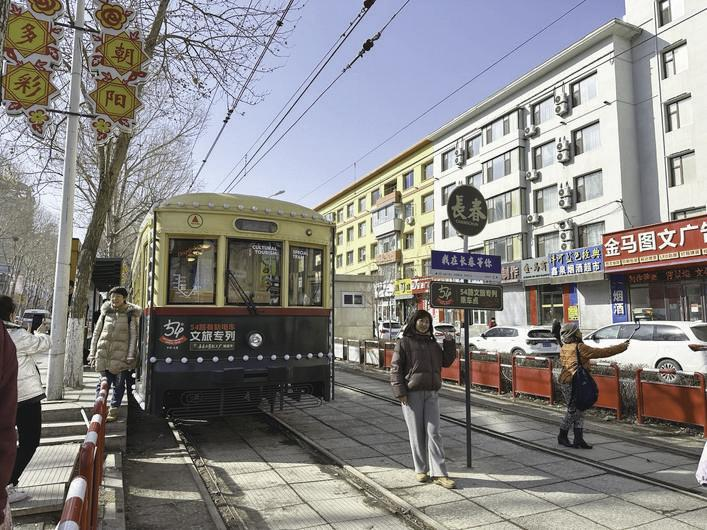 春节假期，长春54路有轨电车文旅专列打卡火爆。图片来源：长春日报