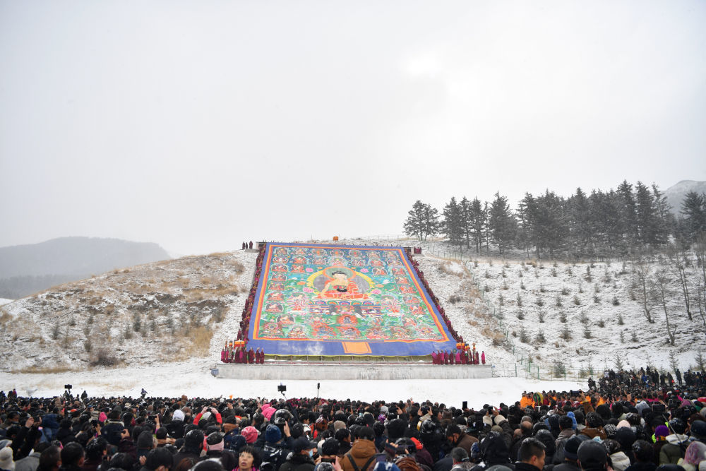 这是2月22日拍摄的拉卜楞寺正月法会瞻佛节活动现场　新华社记者　方欣　摄