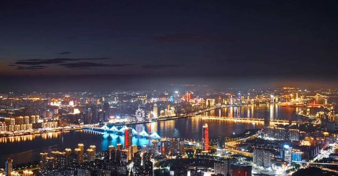 南昌市城区夜景。图源洪观新闻
