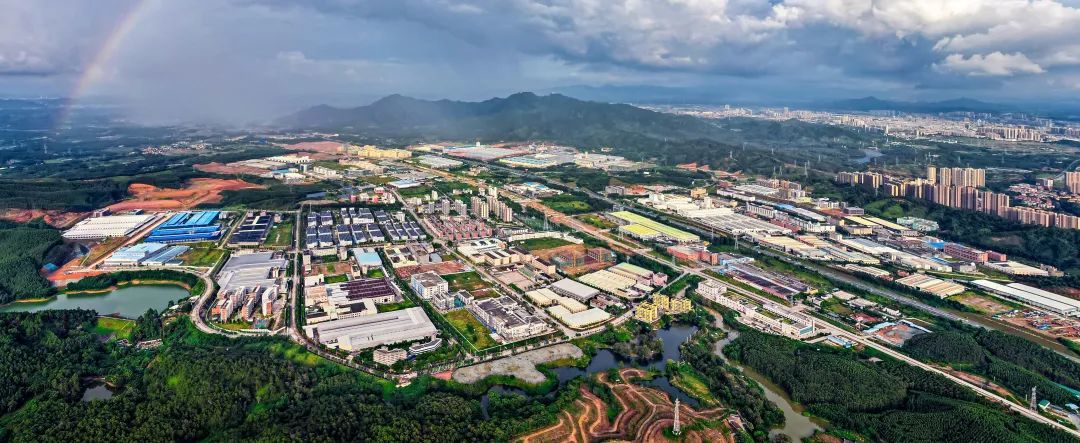 翠山湖产业转移工业园扩容提质打造更具竞争力的现代化产业园区王金海 摄