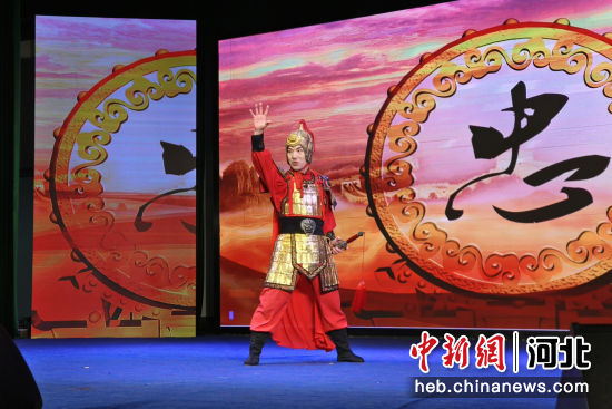 歌曲《精忠报国》。白天龙 摄