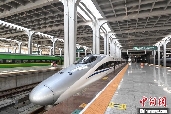 近400名川渝务工人员乘坐高铁专列返岗