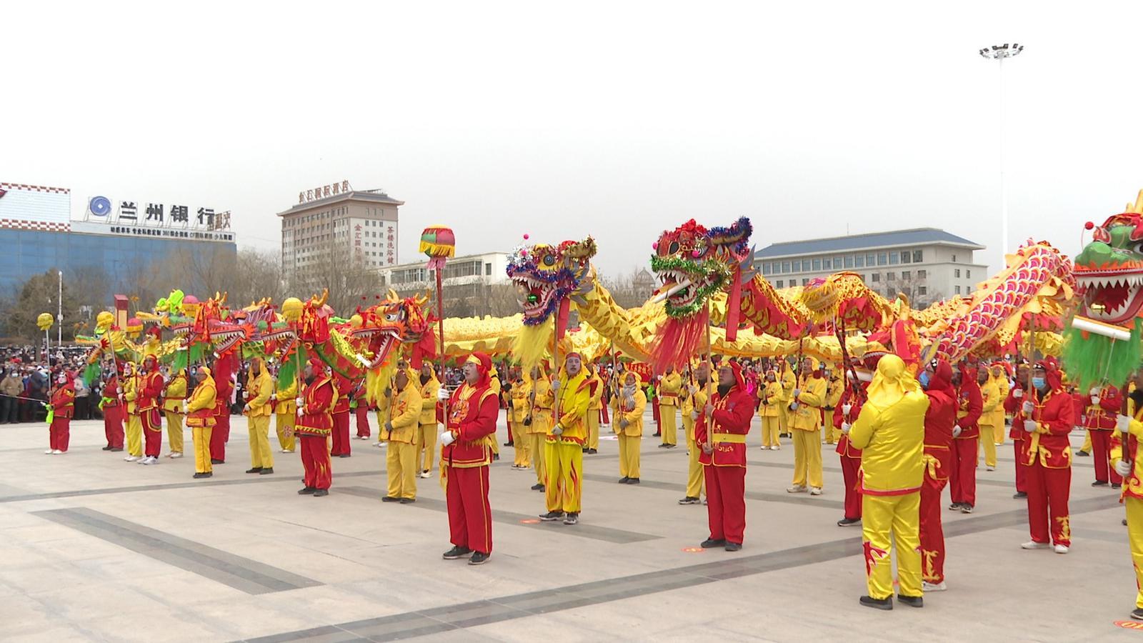 “社牛”驾到通通闪开……永昌锣鼓喧天年味“龙”