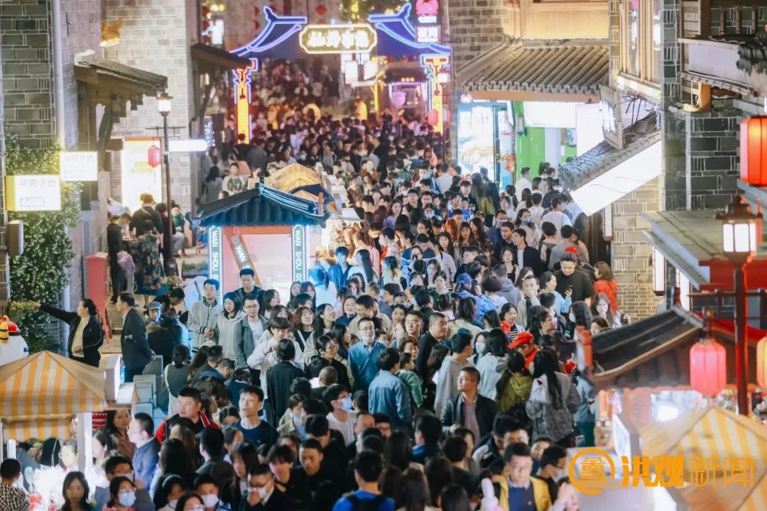 万寿宫历史文化街区游人如织 资料图