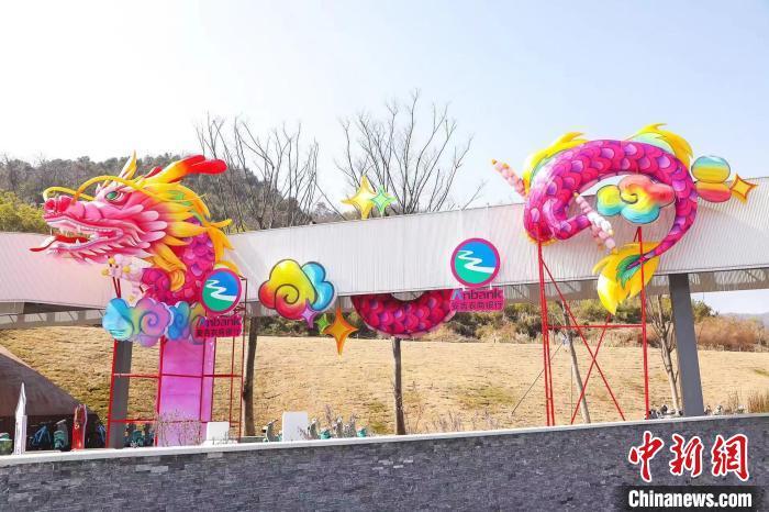“龙汇贯通”龙灯。丁文文供图