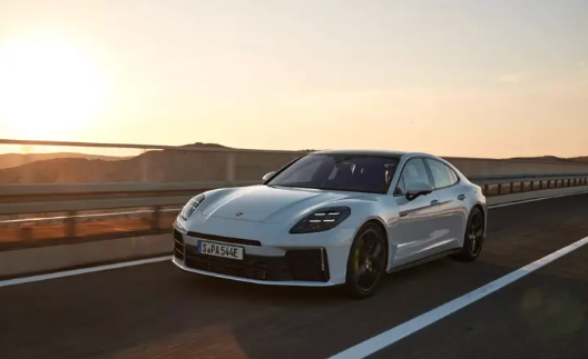 2.9T双涡轮+电机!保时捷全新Panamera E-Hybrid官图发布