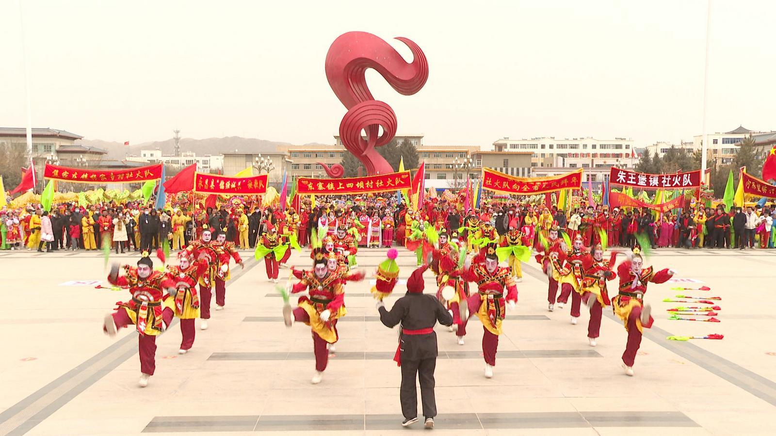 “社牛”驾到通通闪开……永昌锣鼓喧天年味“龙”