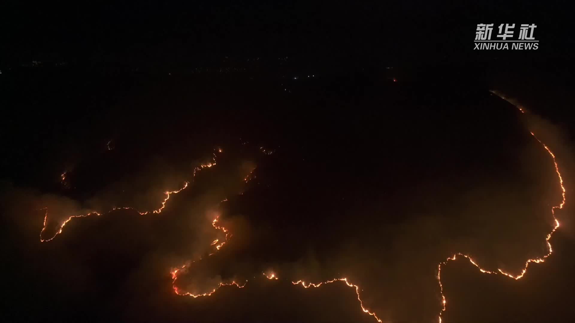 热点快追｜贵州发生多起森林火灾 消防人员奋力救援