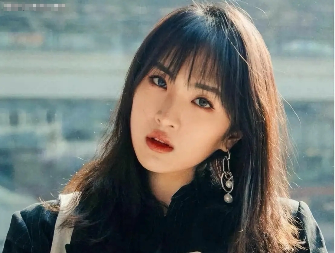 “华为千金”姚安娜，住着5亿豪宅，还有私人飞机，还非要当明星