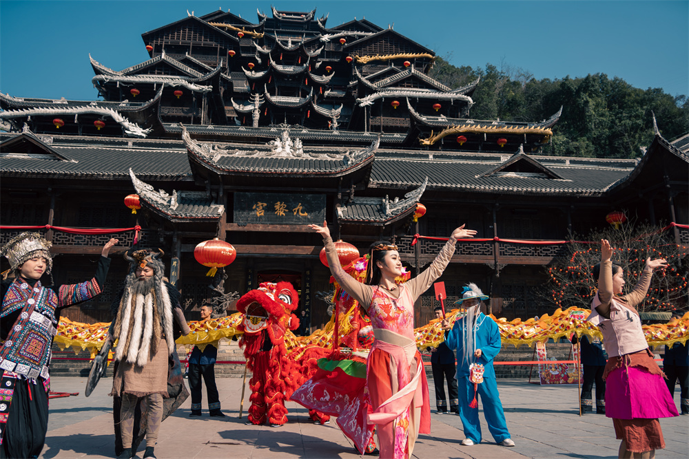 彭水蚩尤九黎城景区春节期间上演各种民俗表演 图片由九黎旅游提供