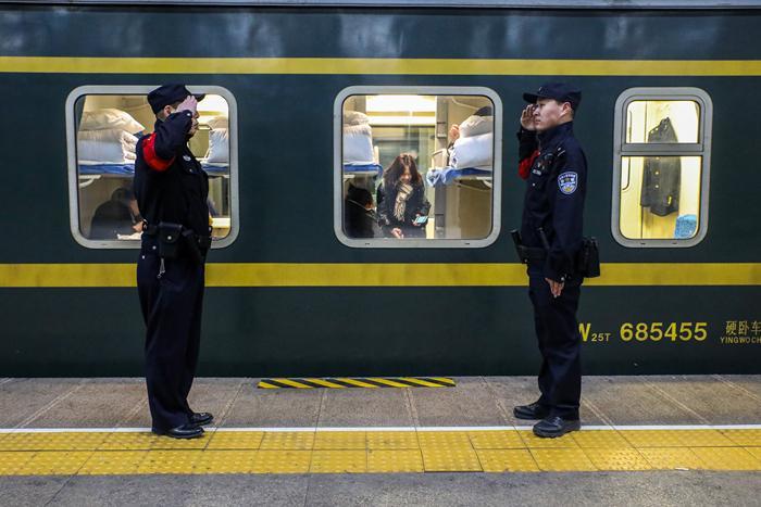 乘警老杨和小焦的南来北往