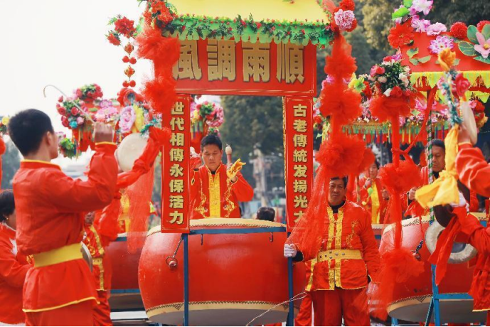 2月25日，南召县在县城举行民俗文化集中展演，这是本地优秀传统民俗文化打鼓表演。