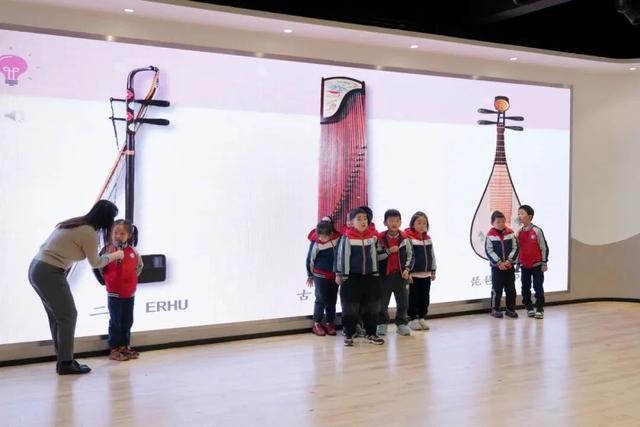 校园音乐长视频 153D94E61847B930A35330CB1995CCFA205A2819_size30_w640_h427.jpg