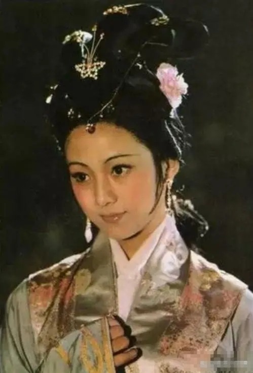 她曾被誉为“大陆第一美人”，差点演林黛玉，当红时选择退圈