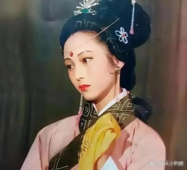 她曾被誉为“大陆第一美人”，差点演林黛玉，当红时选择退圈