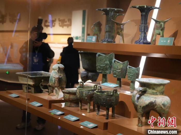 图为殷墟博物馆新馆的馆藏文物。记者 李超庆 摄