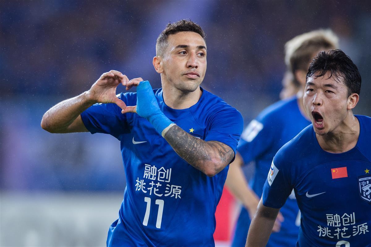 武汉三镇足球俱乐部训练 25C4C98C12B6887C02B8D4A2995FD132549716DD_size101_w1200_h800.jpg