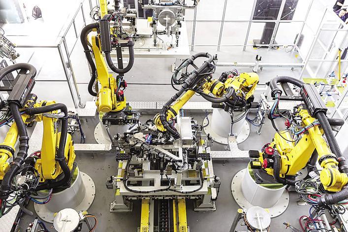 长城精工自动化技术有限公司5G-A工业互联网实验室内的工业机器人。 罗大庆 摄