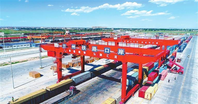 兰州新区北站物流园　兰州新区报记者　丁凯