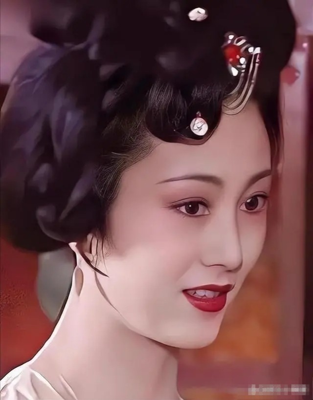 她曾被誉为“大陆第一美人”，差点演林黛玉，当红时选择退圈