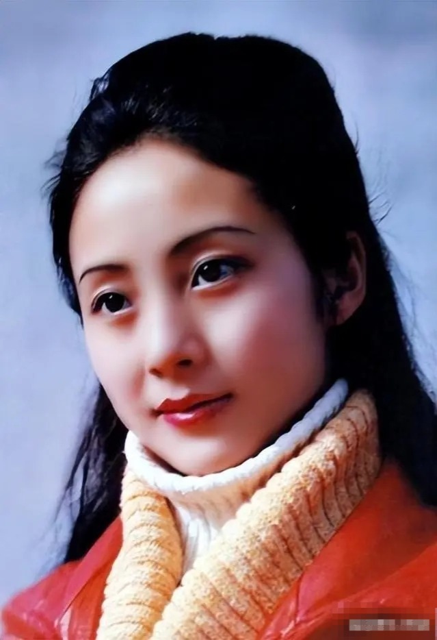 她曾被誉为“大陆第一美人”，差点演林黛玉，当红时选择退圈