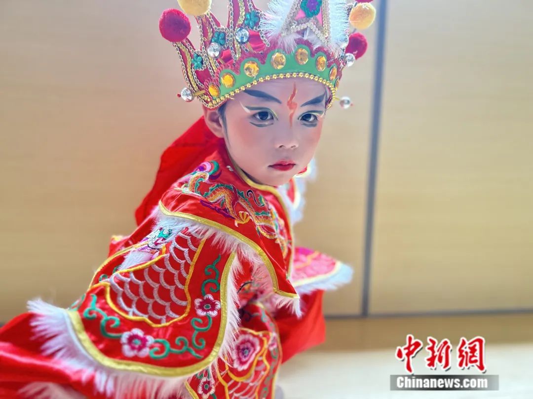 截至目前,潮阳英歌舞已走进文光镇一小学,棉北后溪中学,裕通伟才幼儿