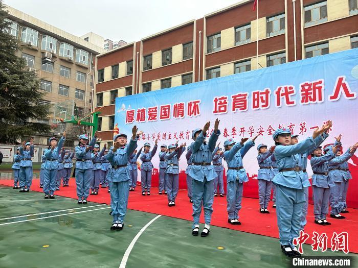 直击甘肃学生娃热辣滚烫第一课震区孩子有啥心愿