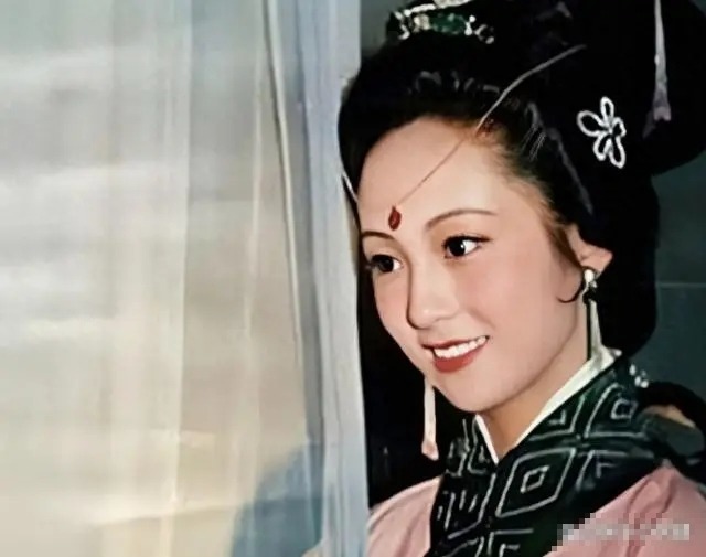 她曾被誉为“大陆第一美人”，差点演林黛玉，当红时选择退圈
