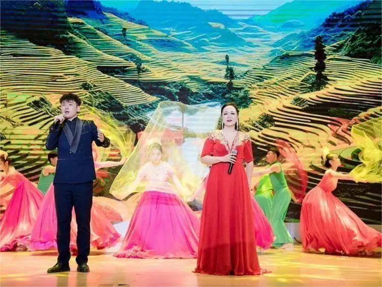 军民同乐闹元宵海南省演艺集团旗下省民族歌舞团亮相2024年陵水黎族