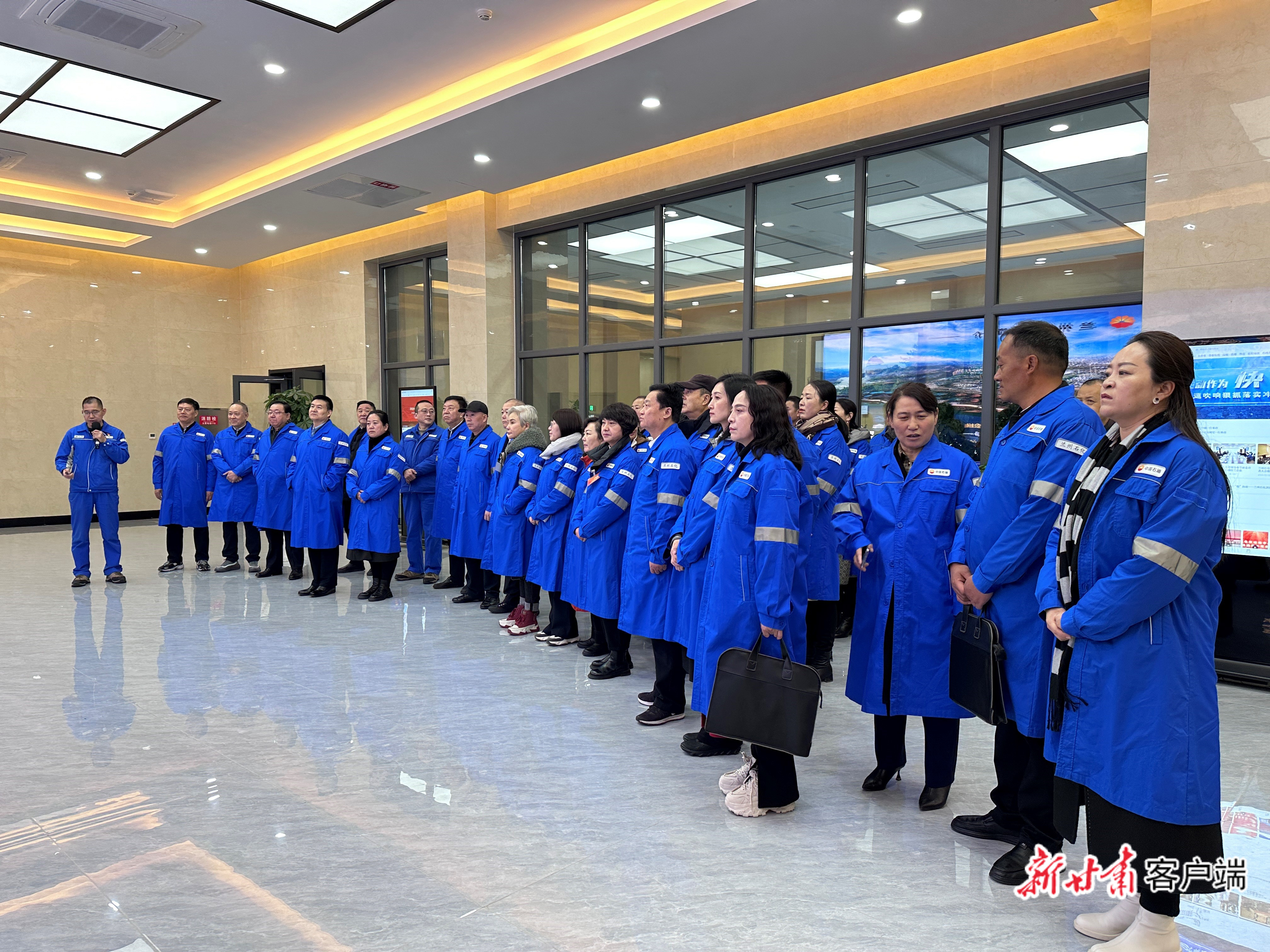 在甘全国人大代表在中国石油兰州石化分公司视察
