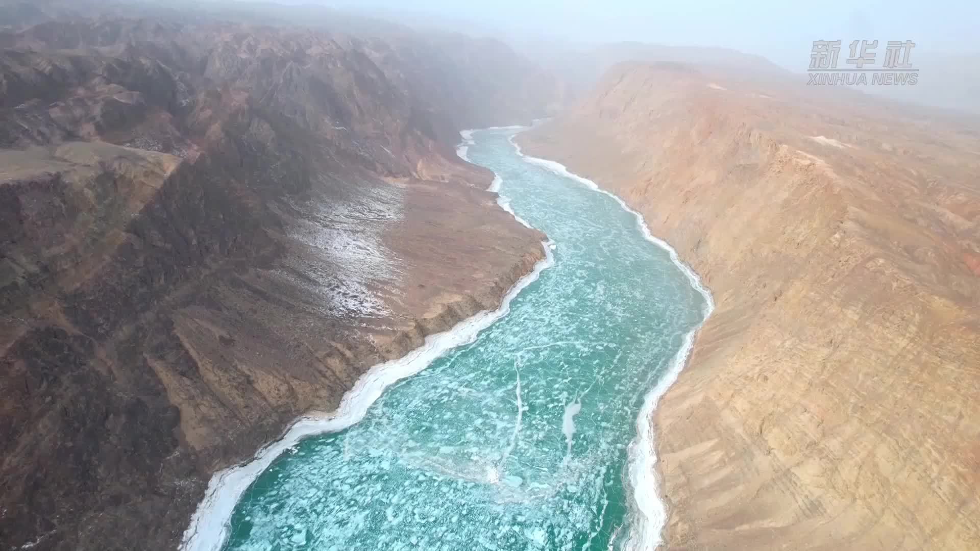 新疆开都河出现冰裂景观