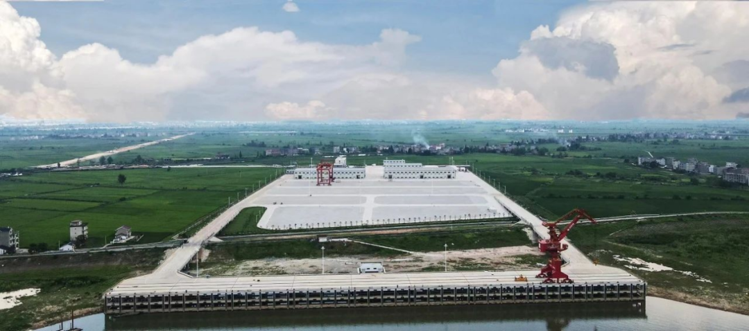 （上饶港鄱阳港区角子口作业区综合码头一期工程全貌）