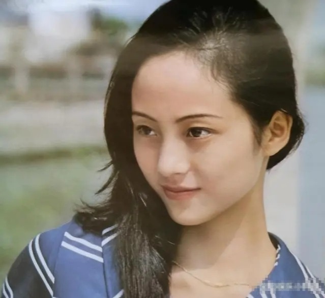 她曾被誉为“大陆第一美人”，差点演林黛玉，当红时选择退圈