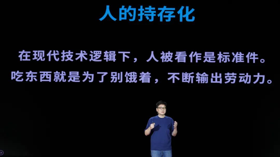 早上挤地铁，中午叫外卖，晚上刷手机，打工人如鲠在喉的一天