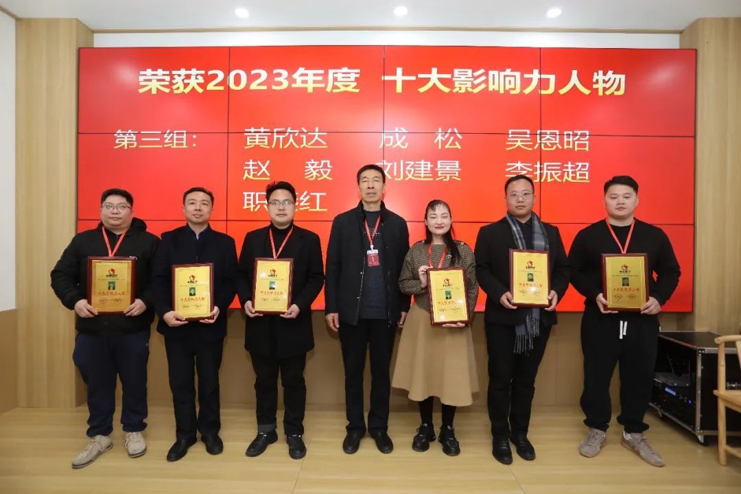 获奖者与李国昌主席合影留念