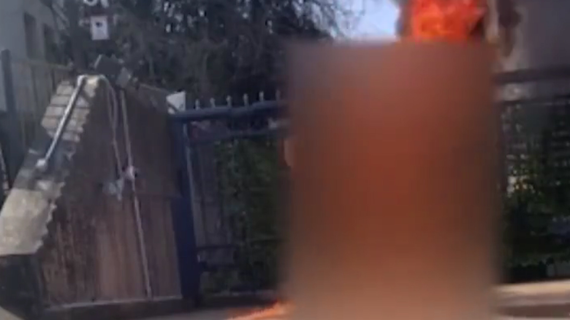 美国一现役空军人员高喊“解放巴勒斯坦”，在以色列驻美国大使馆外自焚，目前已死亡