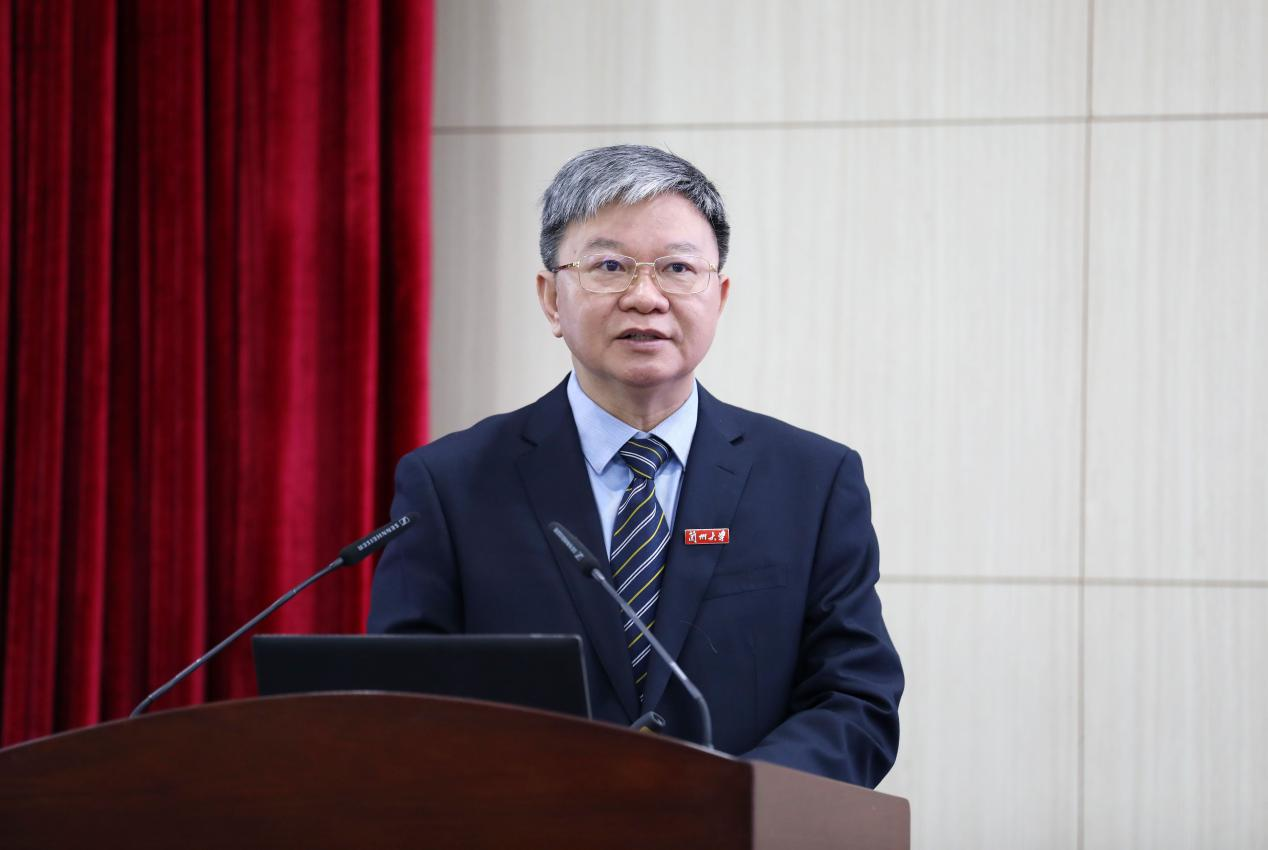 严纯华作主旨报告