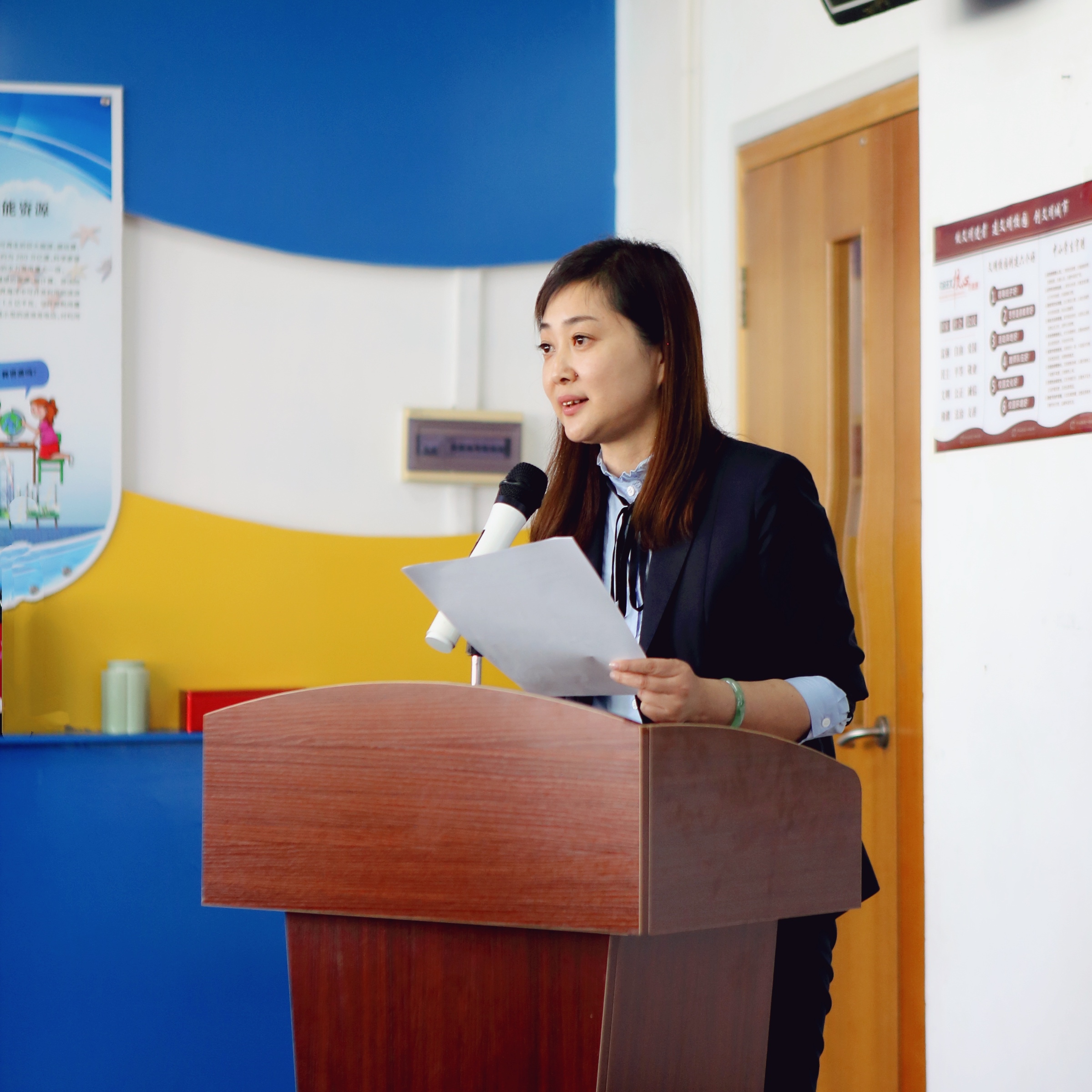 青岛莱芜一路小学校长金颖