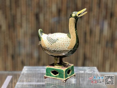 素三彩鸭形香薰(邵文艳 摄)