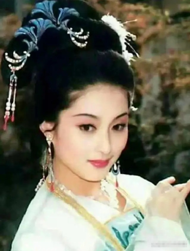 她曾被誉为“大陆第一美人”，差点演林黛玉，当红时选择退圈