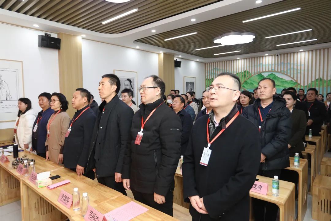 全体人员奏唱国歌