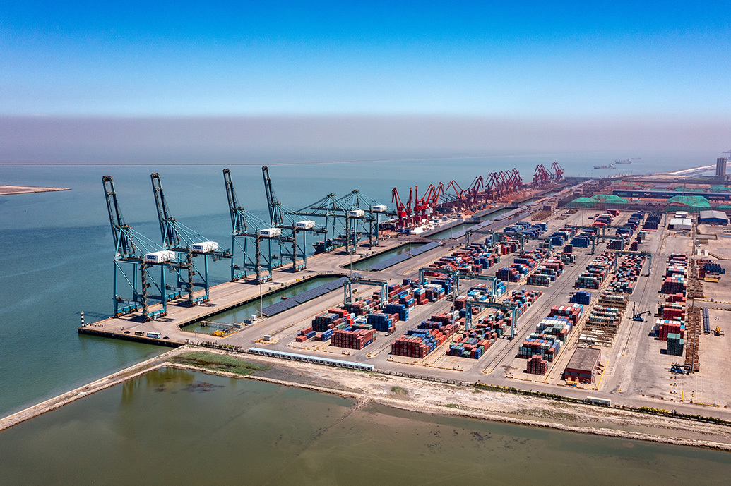 2023年7月9日，河北沧州，黄骅港集装箱码头。 视觉中国 资料图