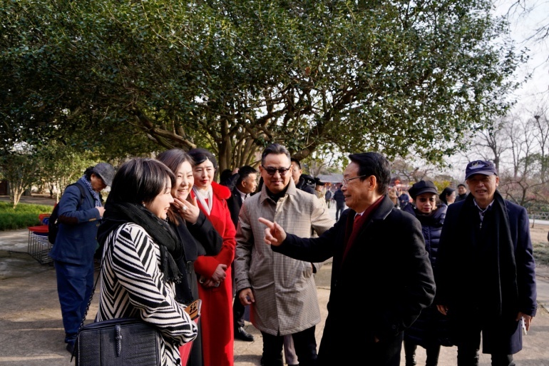 ����������ƽ�ĺ���̸����