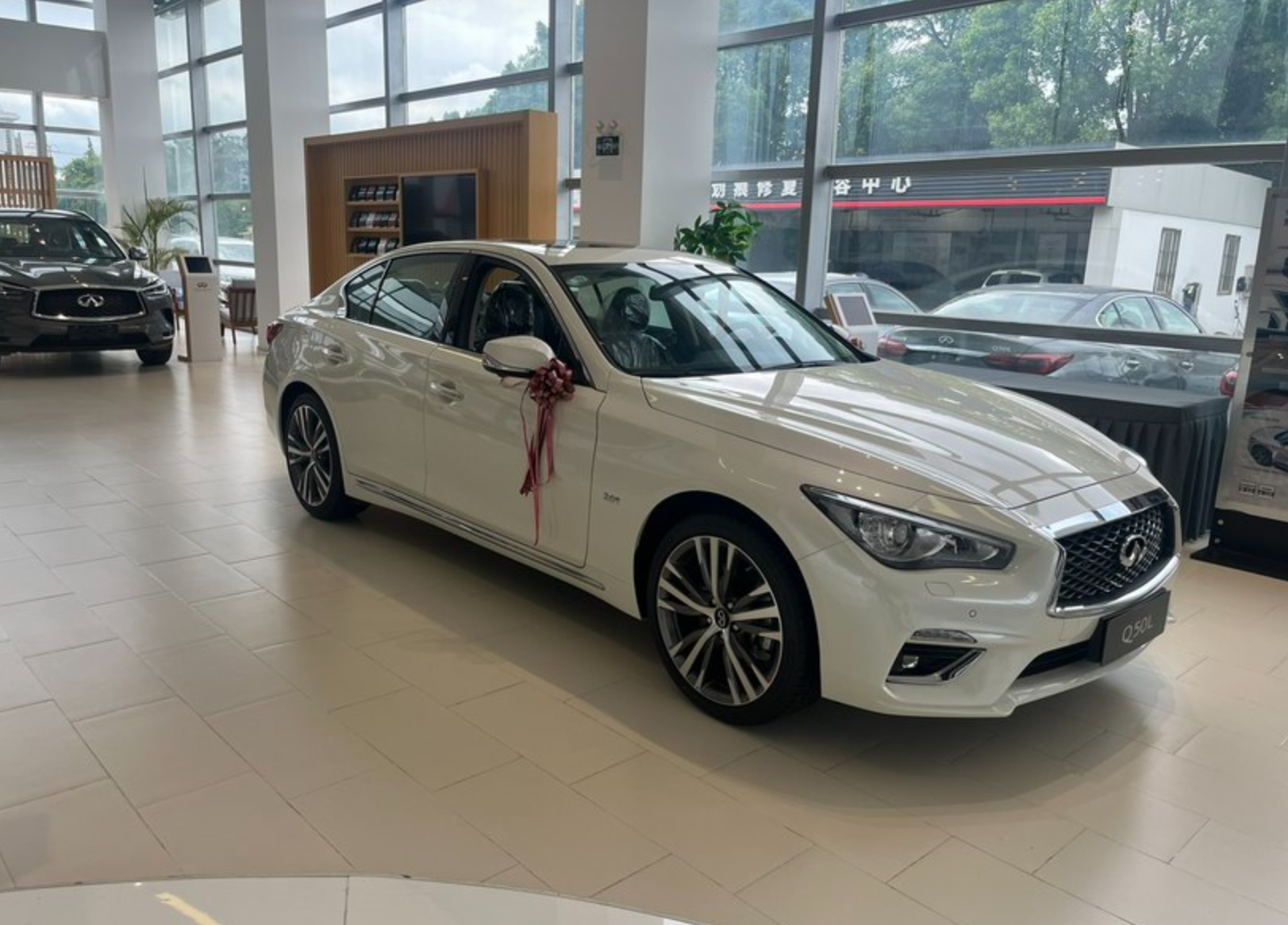 被萧瑟的豪车！英菲尼迪Q50L降9.26万，配2.0T+后驱，性价比可以