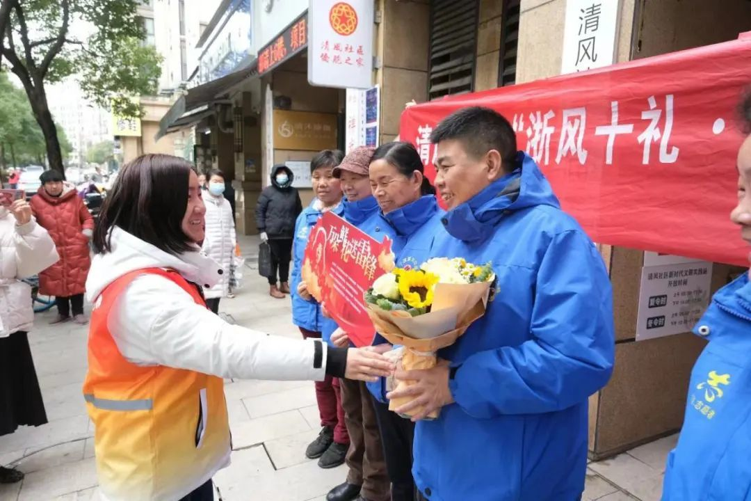 宁波百万“雷锋精神”传递者——每4.5个人中，就有1名注册志愿者